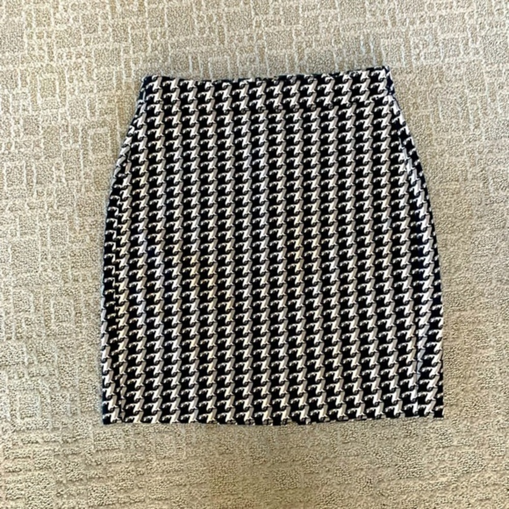 Banana Republic Houndstooth Skirt